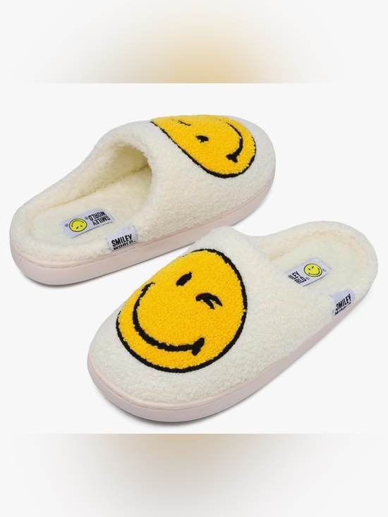 SmileyWorld Shoes - NEW SmileyWorld Women Smiley Face Warm Comfy Soft Slippers (M/L Fits up to US 8)